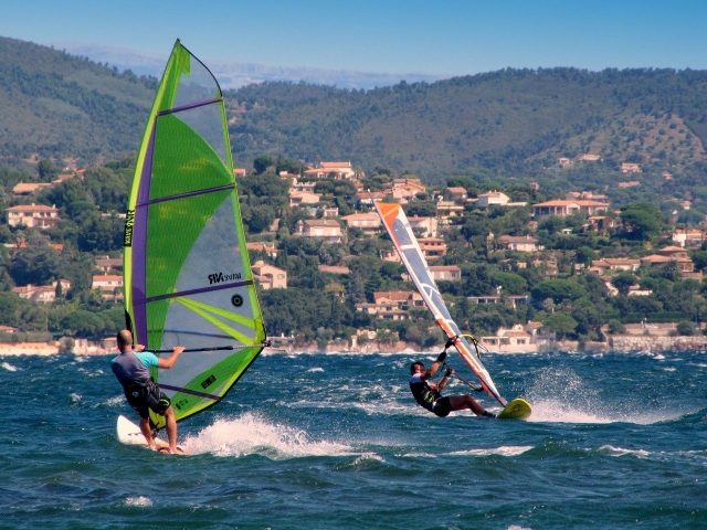  Deslizarse con el windsurf 