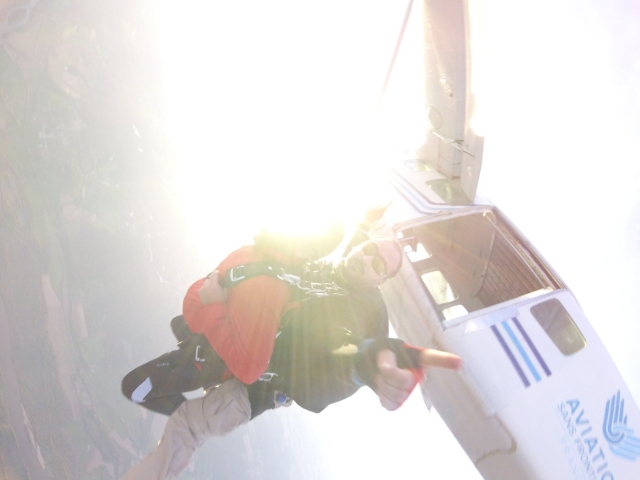  Inicio del salto en paracaídas 
