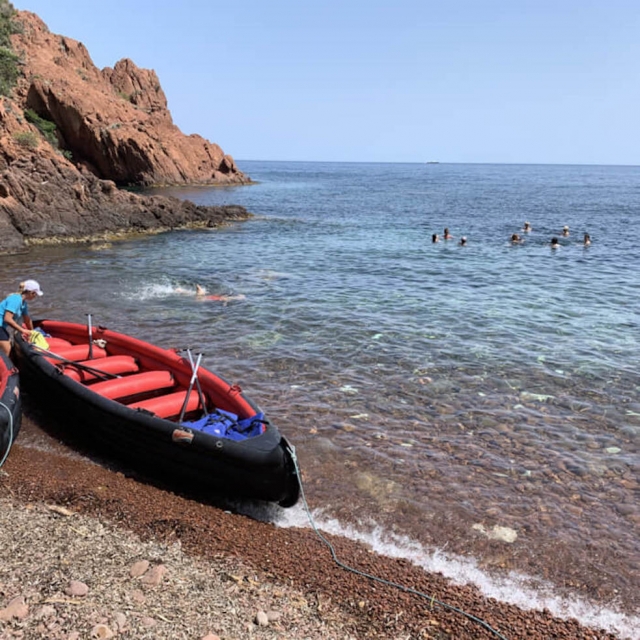  Canoa giganle junto al mar 