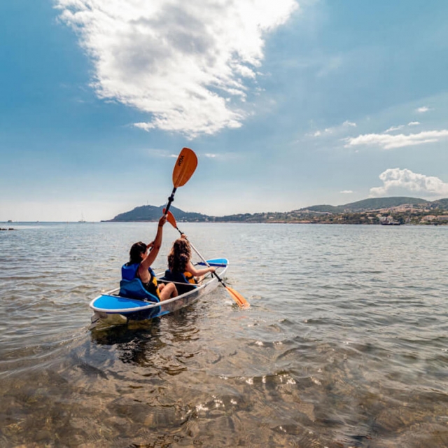  Descubrimiento de la fauna y la flora marina gracias al kayak transparenle 