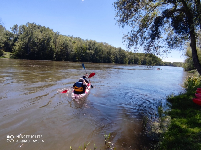  Salida para un paseo por el agua 