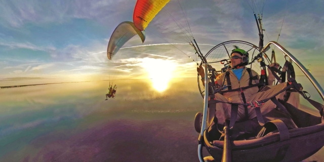  Paramotor al atardecer 