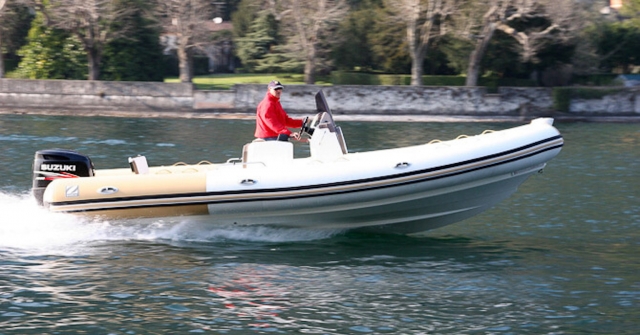  Instructor en su barco 