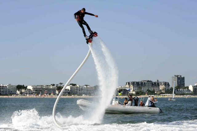  Volando en un flyboard 