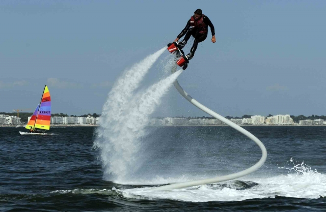 Figura en un flyboard 