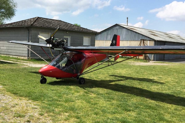  Nuestro avión ikarus-c22b 