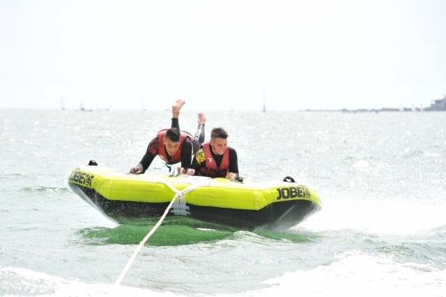  Boya remolcada en La Baule 
