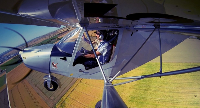  ULM multieje en vuelo 