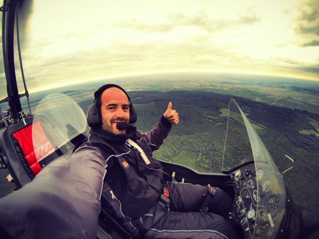  Nuestro piloto a bordo del Autogiro 