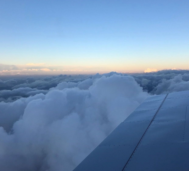  Por encima de las nubes 