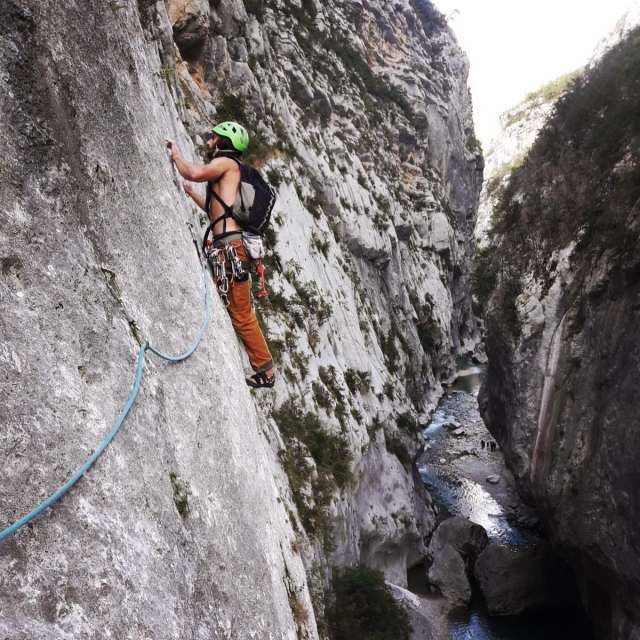  Via corda en las montañas 