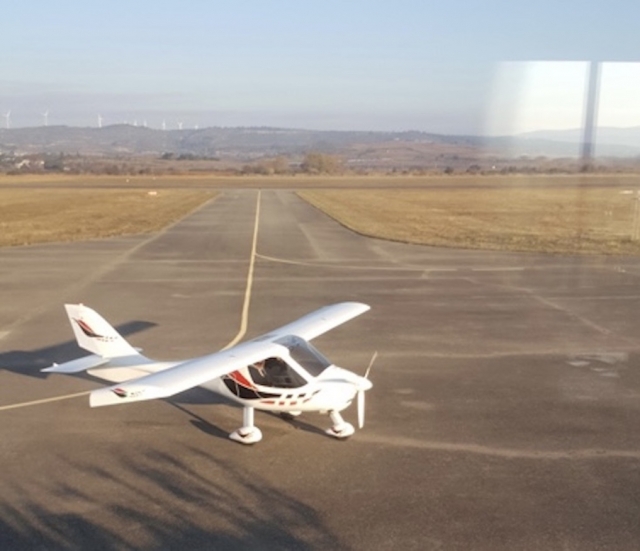  Avión listo para despegar 