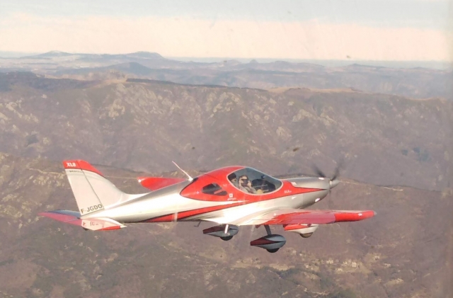  ULM a vista completa vuelo en el Departamento de Drôme