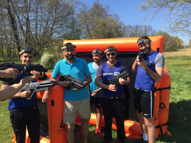 Amigos probando Laser Tag 