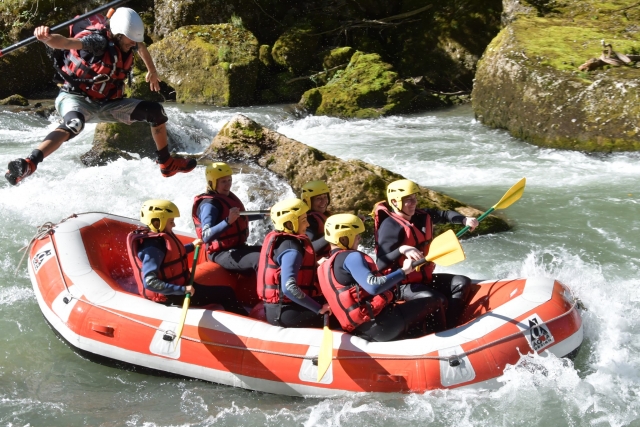  Instructor y su equipo 
