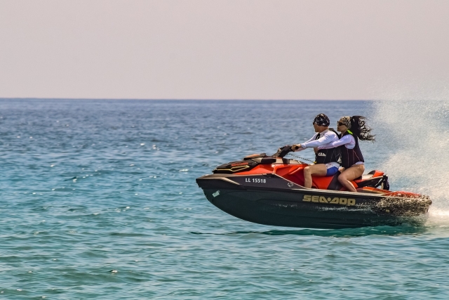  Máxima adrenalina a bordo de una jet ski triplaza