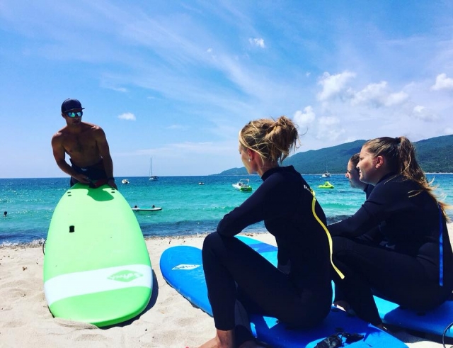  Momento de briefing a cargo de un instructor 