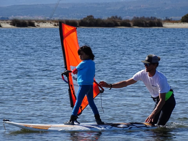  Clases de windsurf para niños 