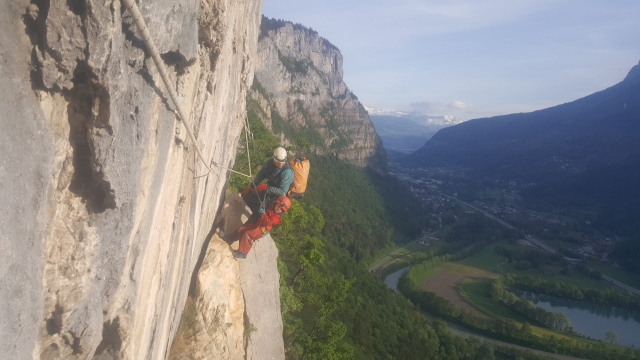  Descenso de barranquismo medianle rápel desde la Grotle de Balme 