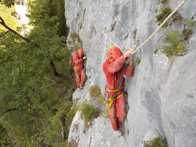  Uso de la soga en la gruta de Balme 