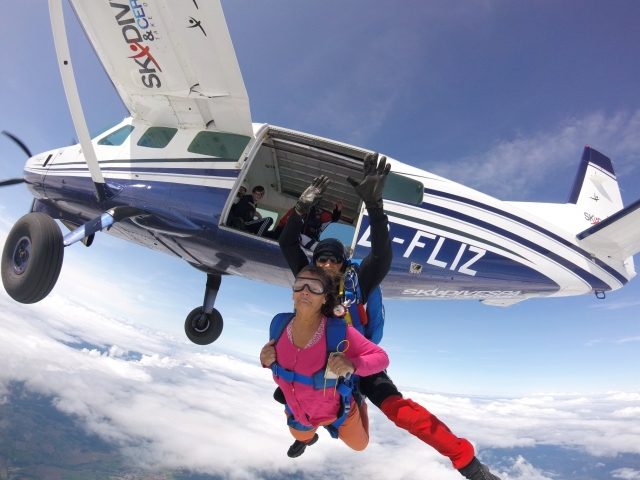  Salto desde el avión 