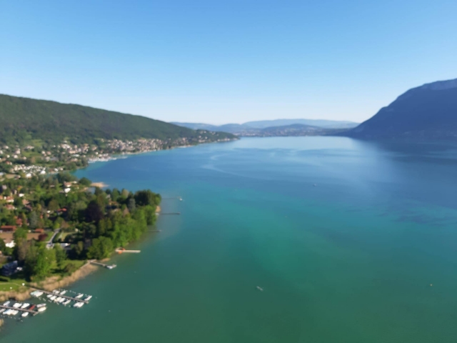 Vista aérea del lago de Annecy 