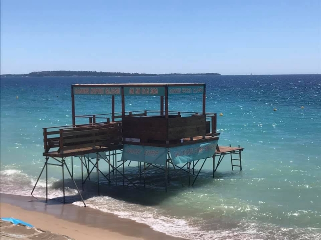 Pontón en el centro náutico de Cannes 