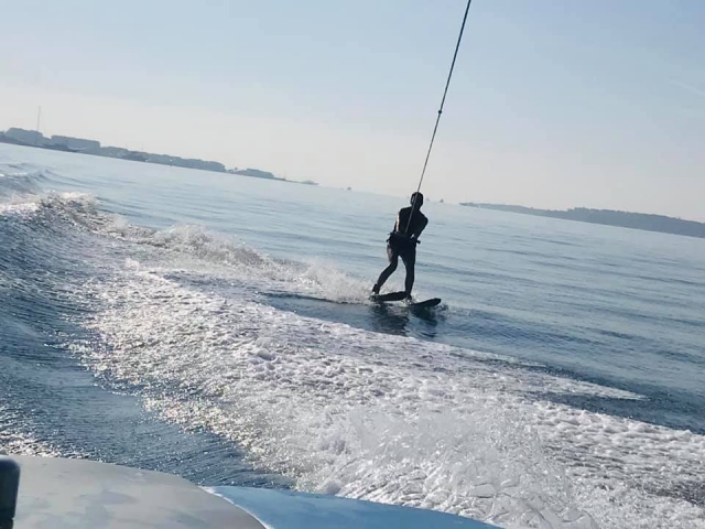  Esquí acuático en el Mediterráneo 