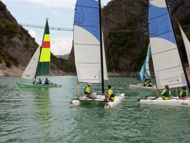  Navegación en el lago Monteynard 