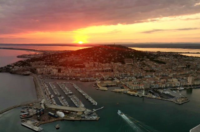  Camicrema aérea al atardecer 