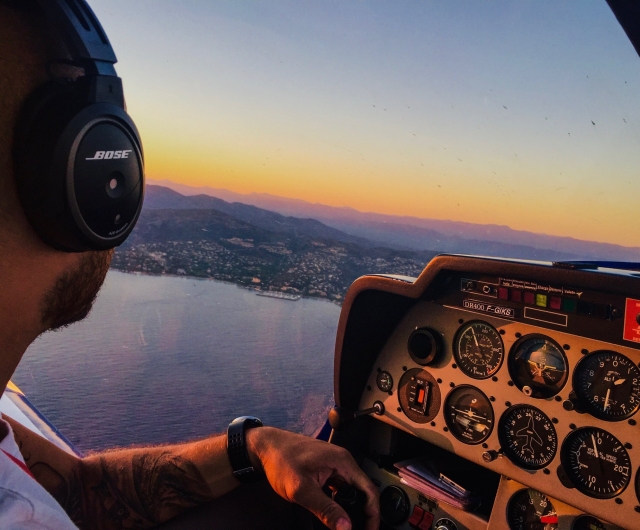  Vuelo en helicóptero al anochecer 
