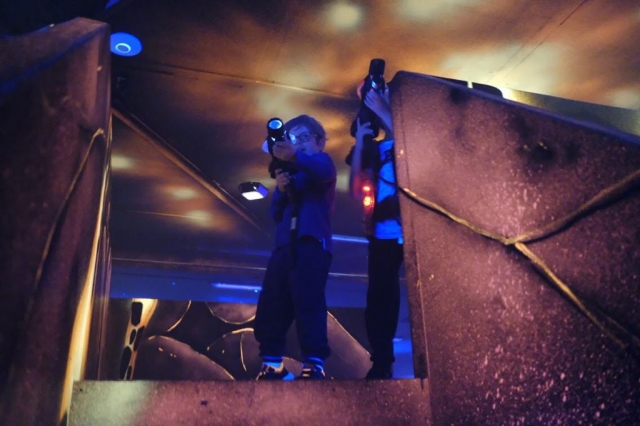  Lasergame entre niños 
