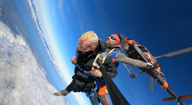  Salto en paracaídas tándem 