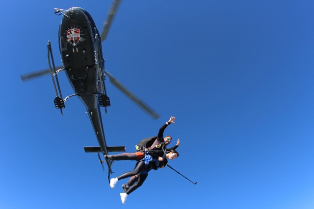  Salto desde el helicóptero 