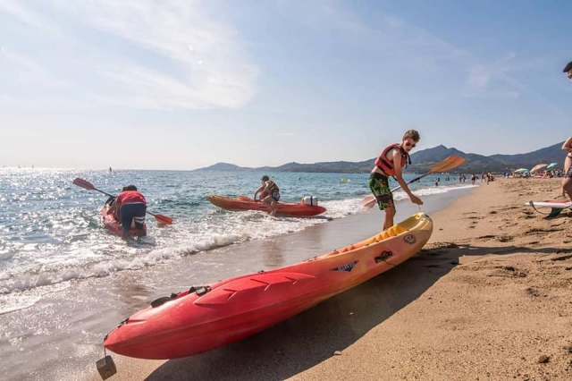  Venga a rentar su kayak 