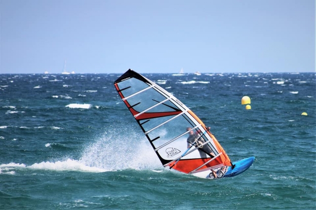  Windsurf en mar abierto 