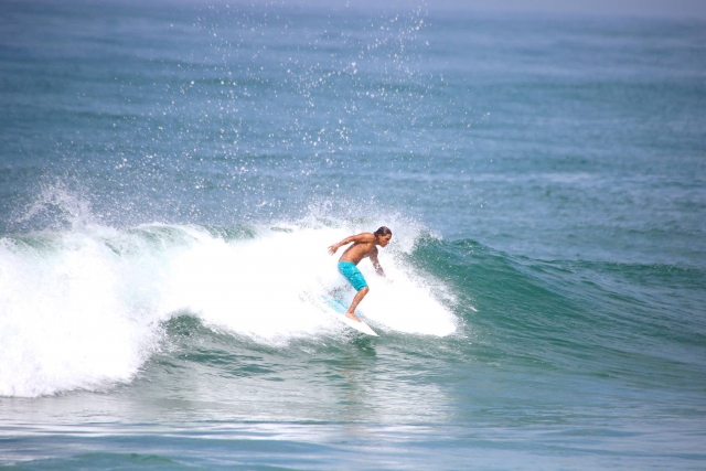  Surf en la playa de la Madraga 