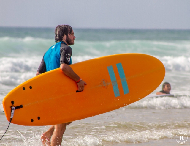  Se fue para una sesión de surf 