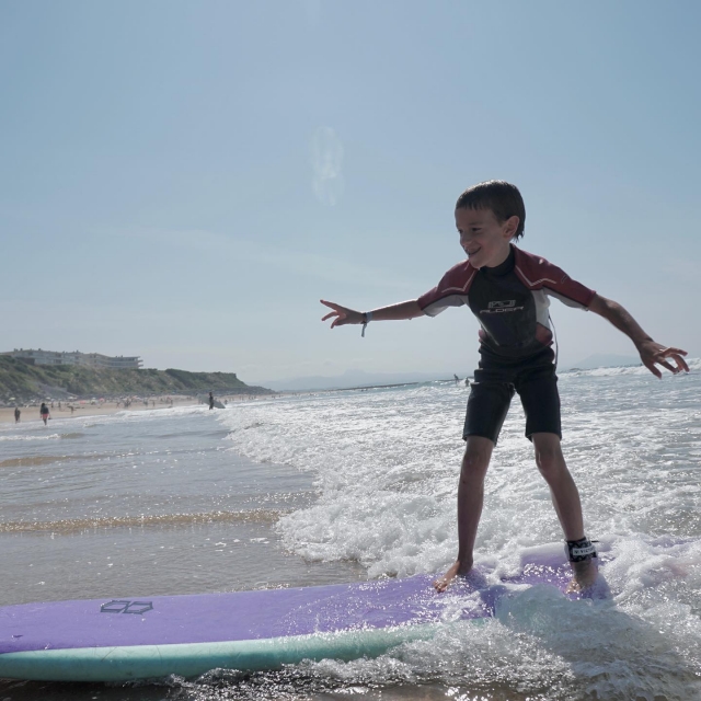  Clases de surf para niños 