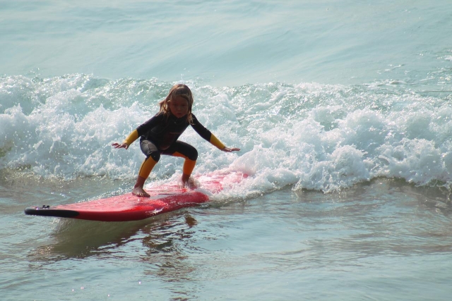  Pequeño surfista de Bayona 