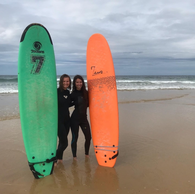  Surfear con amigos