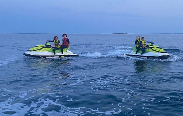  Jet ski con amigos 