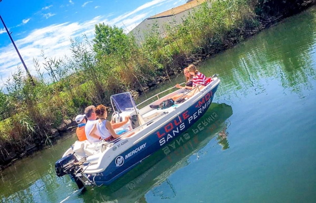  Salida en familia en barco 