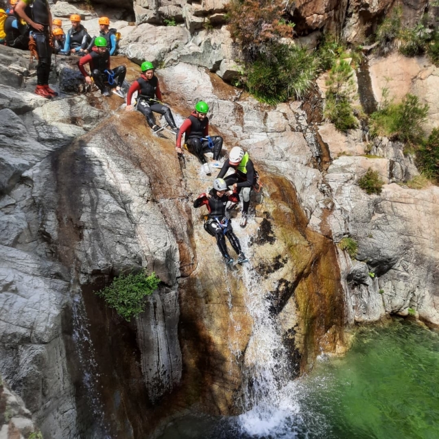  Descenso de barranquismo en las gargantas de Córcega 