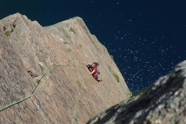 Escalada en un acantilado 