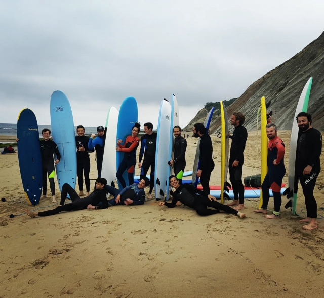  Grupo de surfistas 