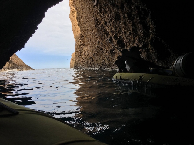  Descubrimiento de las cueva en kayak 