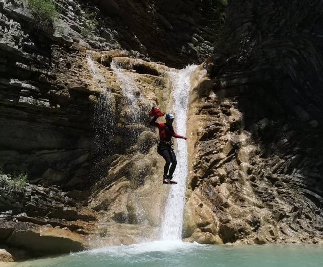  Saltar al agua 