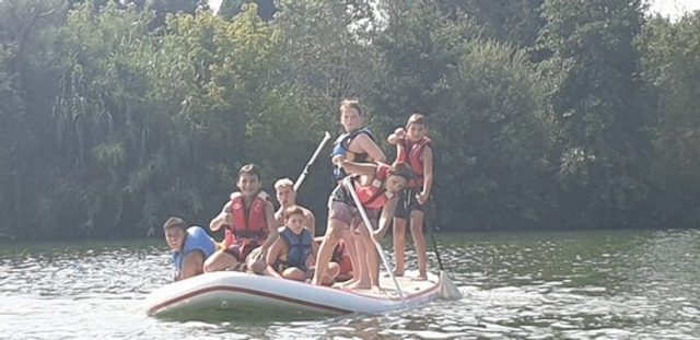  El placer de navegar en un remo giganle 