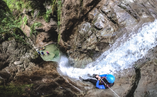  El gran descenso de la cascada.